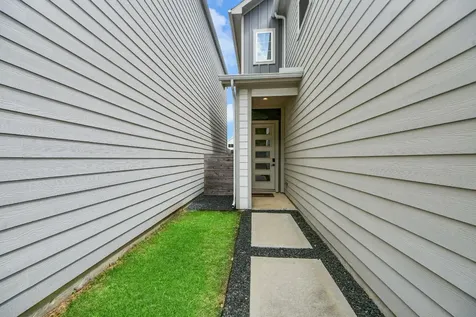 1066 Mansfield Street Houston TX 77091