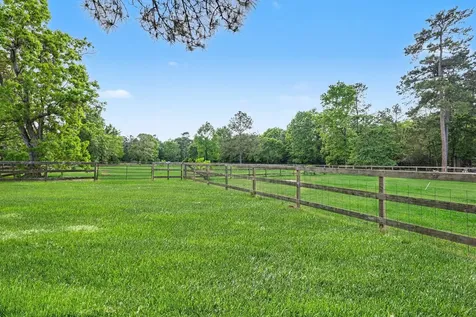 114 Leah Drive Montgomery TX 77316