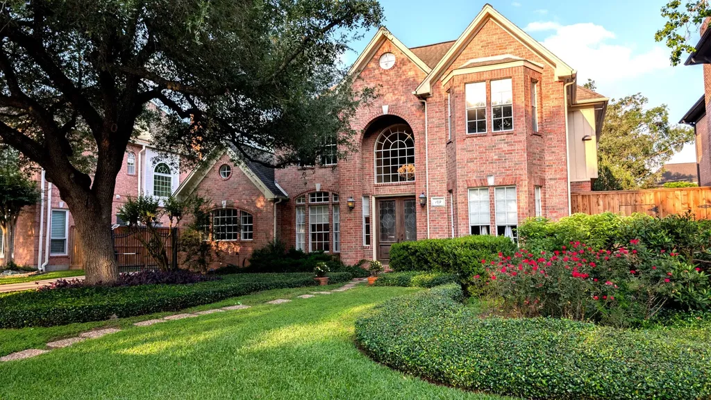 109 Ferndale Street Bellaire TX 77401