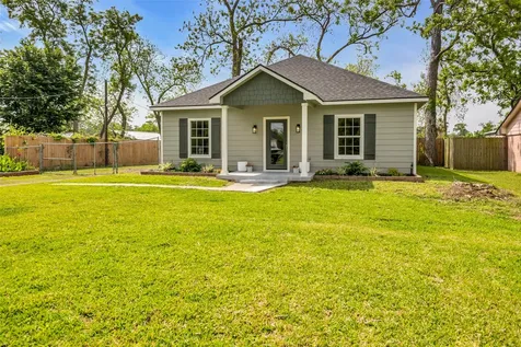 407 Harris Road Highlands TX 77562