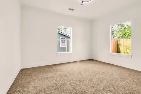 407 Harris Road Highlands TX 77562