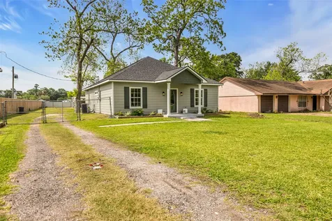 407 Harris Road Highlands TX 77562