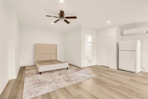 407 Harris Road Highlands TX 77562