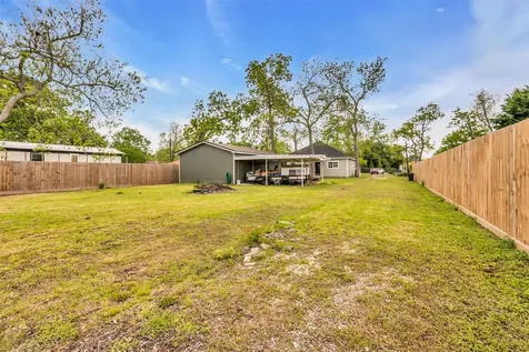 407 Harris Road Highlands TX 77562