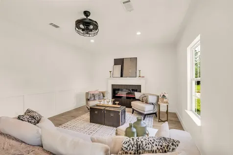 407 Harris Road Highlands TX 77562