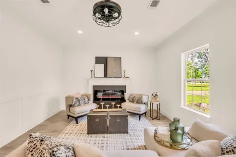 407 Harris Road Highlands TX 77562
