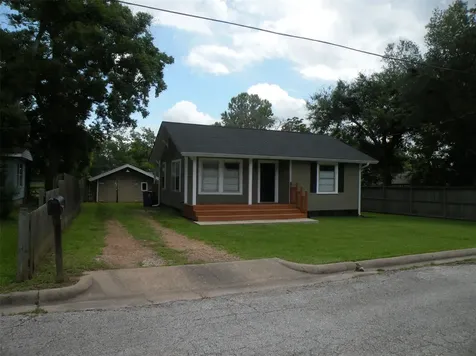 319 N Hunt Street Bellville TX 77418