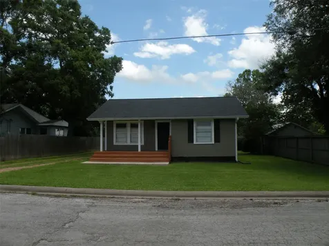 319 N Hunt Street Bellville TX 77418