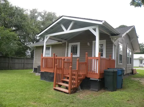 319 N Hunt Street Bellville TX 77418