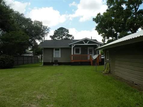 319 N Hunt Street Bellville TX 77418
