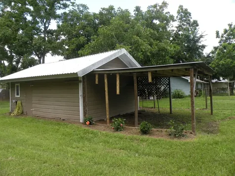 319 N Hunt Street Bellville TX 77418