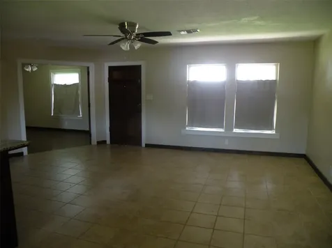 319 N Hunt Street Bellville TX 77418