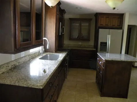 319 N Hunt Street Bellville TX 77418