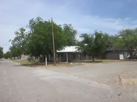 401 Avenue F SE Childress TX 79201