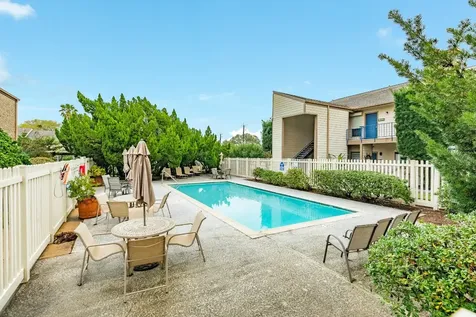 7128 N Holiday Drive Galveston TX 77550