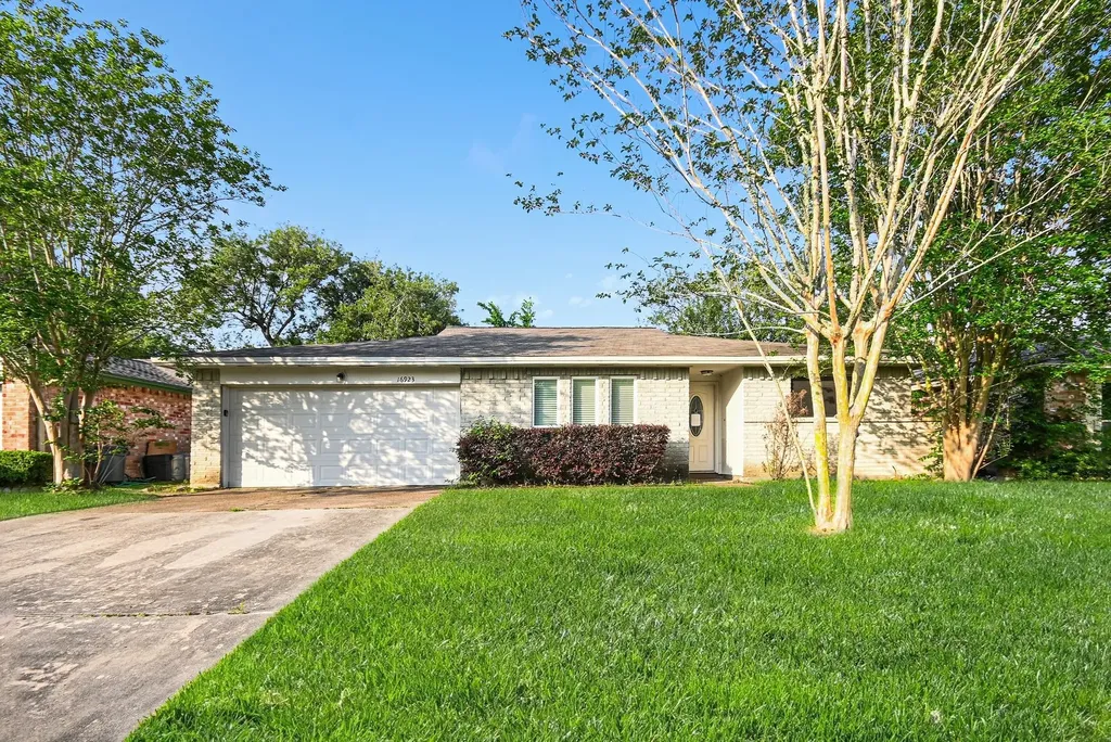 16923 Blackhawk Boulevard Friendswood TX 77546