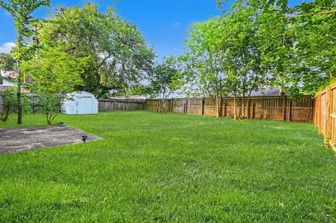 16923 Blackhawk Boulevard Friendswood TX 77546