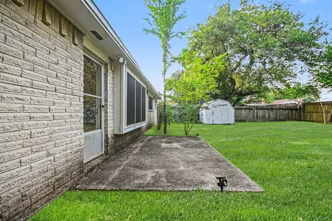 16923 Blackhawk Boulevard Friendswood TX 77546