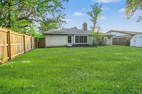 16923 Blackhawk Boulevard Friendswood TX 77546