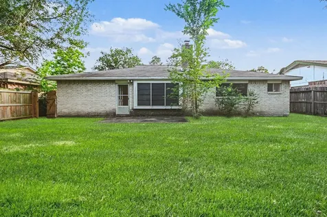 16923 Blackhawk Boulevard Friendswood TX 77546
