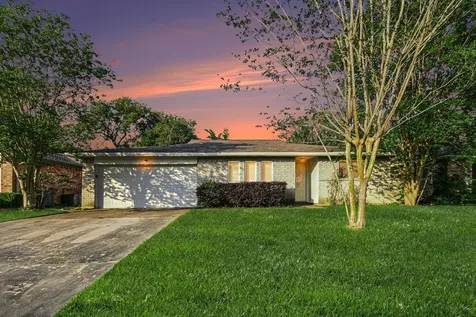 16923 Blackhawk Boulevard Friendswood TX 77546