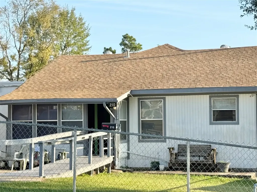 210 Magnolia Cove Onalaska TX 77360