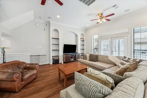 3203 Garden Oaks View Houston TX 77018