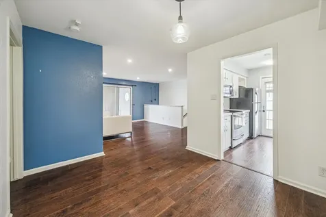 2744 Briarhurst Drive 16 Houston TX 77057
