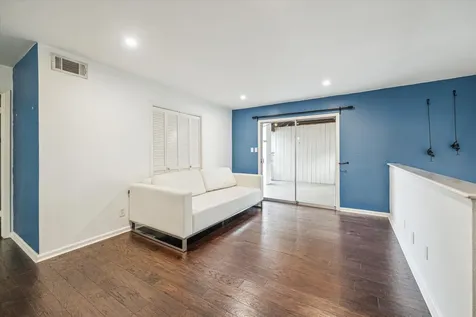 2744 Briarhurst Drive 16 Houston TX 77057