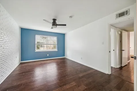 2744 Briarhurst Drive 16 Houston TX 77057