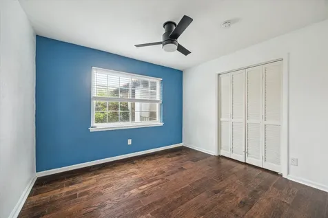 2744 Briarhurst Drive 16 Houston TX 77057