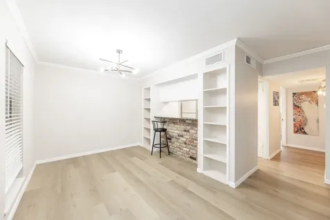 2101 Fountain View Drive 46c Houston TX 77057