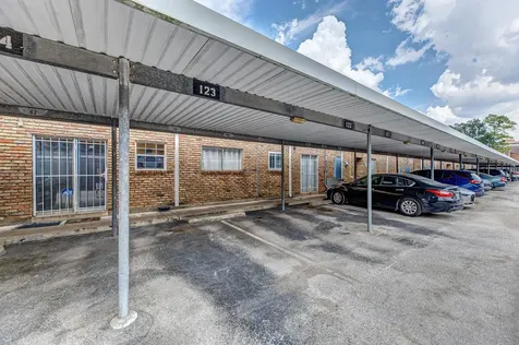 2101 Fountain View Drive 46c Houston TX 77057