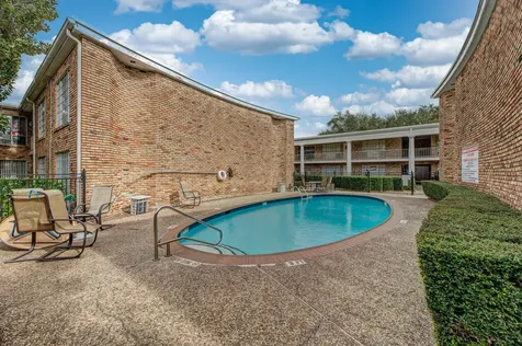 2101 Fountain View Drive 46c Houston TX 77057