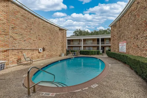 2101 Fountain View Drive 46c Houston TX 77057