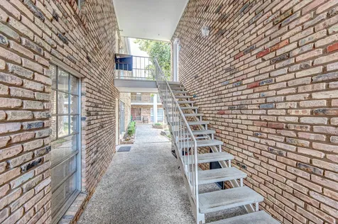2101 Fountain View Drive 46c Houston TX 77057