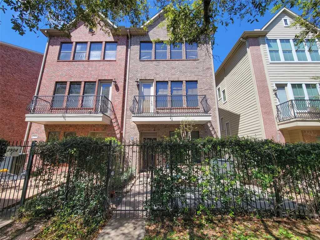 2904 Chenevert Street F Houston TX 77004