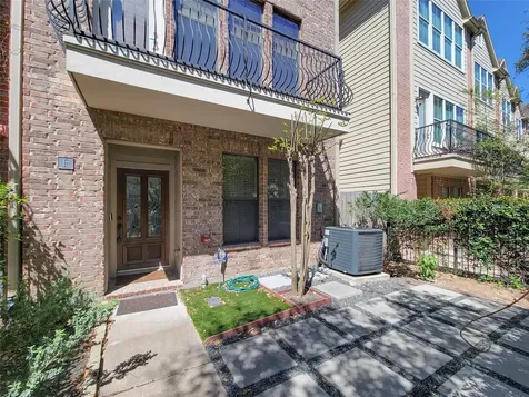 2904 Chenevert Street F Houston TX 77004