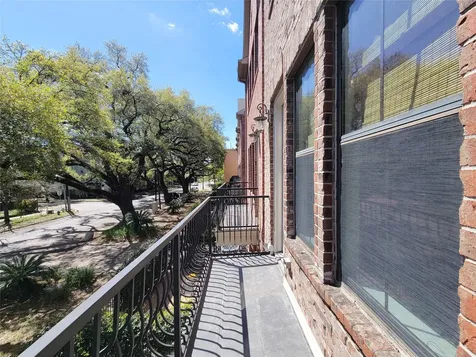 2904 Chenevert Street F Houston TX 77004