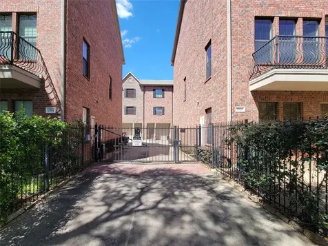 2904 Chenevert Street F Houston TX 77004