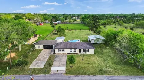 1905 County Road 235 Alvin TX 77511