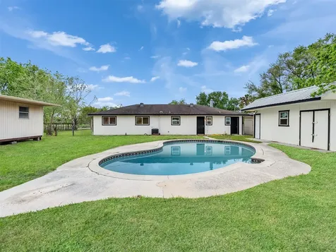 1905 County Road 235 Alvin TX 77511