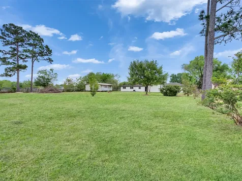 1905 County Road 235 Alvin TX 77511