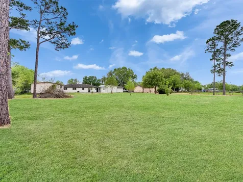 1905 County Road 235 Alvin TX 77511