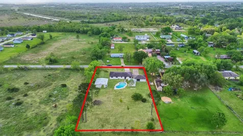 1905 County Road 235 Alvin TX 77511