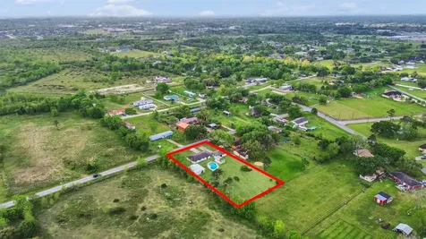 1905 County Road 235 Alvin TX 77511