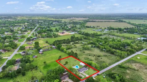1905 County Road 235 Alvin TX 77511
