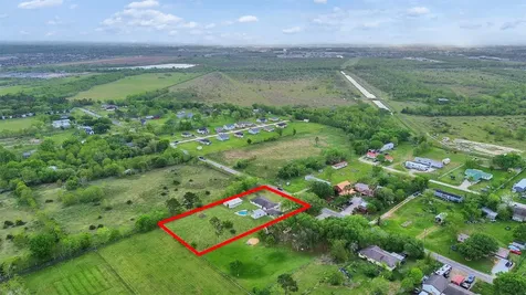 1905 County Road 235 Alvin TX 77511