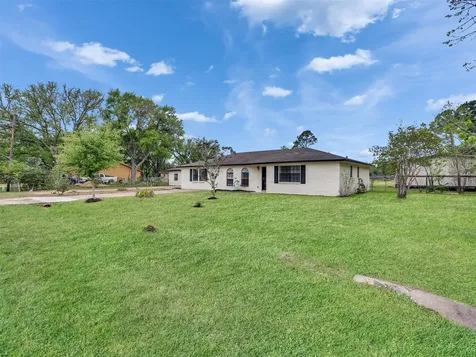 1905 County Road 235 Alvin TX 77511