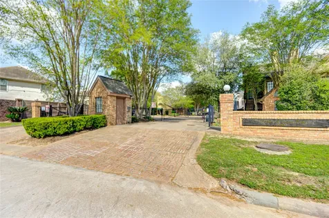 16800 Sugar Pine Drive G59 Houston TX 77090